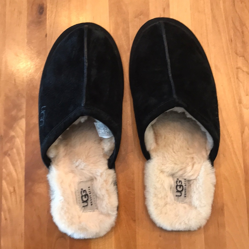UGG Suede & Sheepskin Slippers. Black. Size 9.
